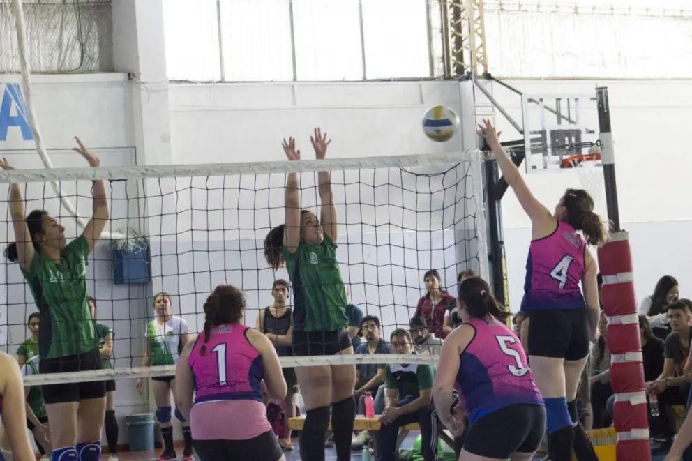 San Esteban y CAB 16 ganaron la primera final en la Liga de Vóley