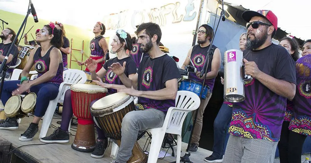 Zumba, comparsa y murga en el acto solidario a beneficio del hogar Emaús