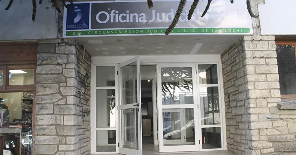 Condenaron a un barilochense que manoseó a una mujer que se durmió tras una reunión