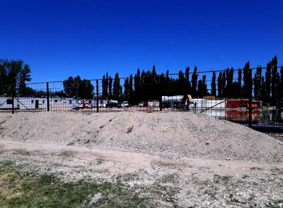 Allen: técnicos de Provincia evalúan una nueva surgencia de gas y fluido base agua   