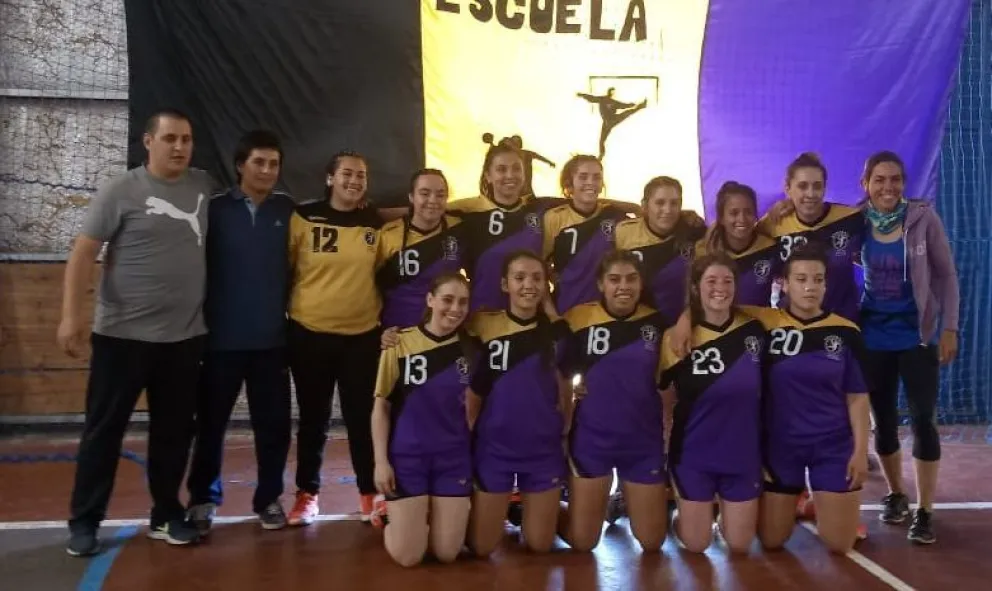 El Bolsón y Escuela Municipal Bariloche dieron la vuelta en el Súper 4 de Handball