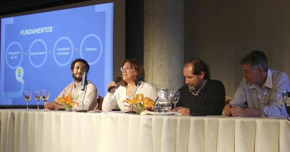 La Escuela Secundaria Río Negro contempla los cambios del Siglo XXI