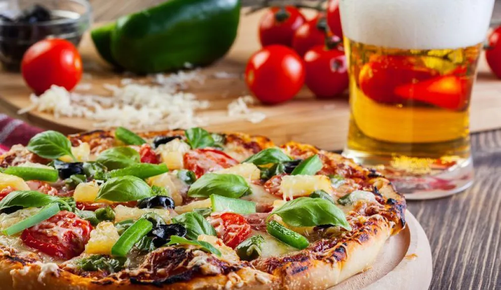 Cuando la pizza y la birra van de la mano
