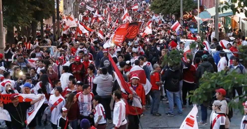 Gran festejo de riverplatenses en Bariloche al obtener la Copa Libertadores de América