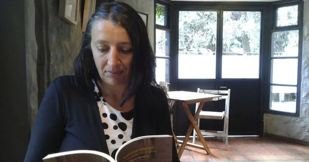 Eliana Navarro da a  conocer nuevo libro