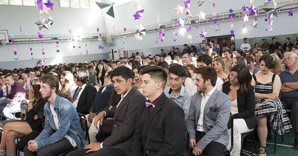 Primeras promociones de bachilleres en Ciencias Sociales y en Artes Visuales de la ESRN 2