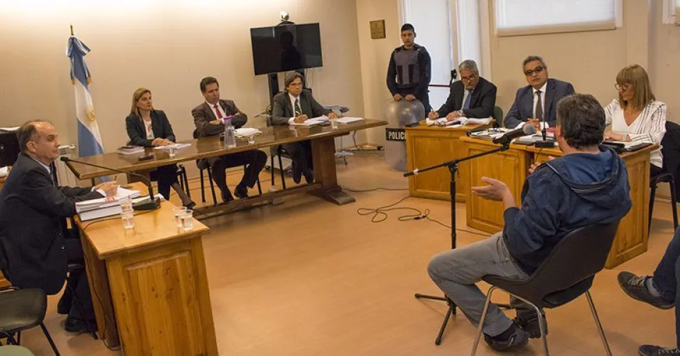 Se inició el juicio por la muerte  de Omar Inostroza: varios testigos  comprometieron a los acusados