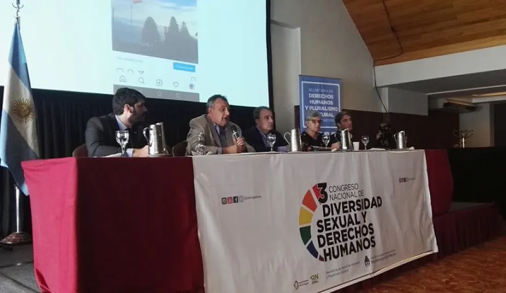 Más de 300 personas debaten sobre diversidad sexual en Bariloche   