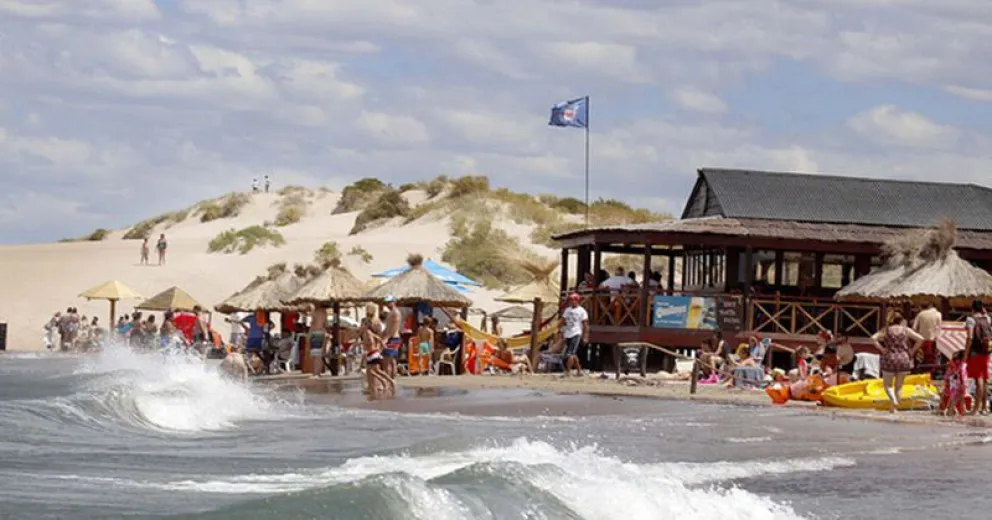 Con casi 20.000 plazas Las Grutas invita a disfrutar de sus imperdibles playas   