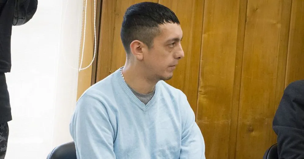 González escuchando la sentencia del Tribunal.