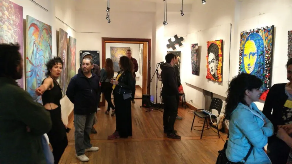 Verónica Goncalves en la Sala Frey: mosaico, pintura y mucho más