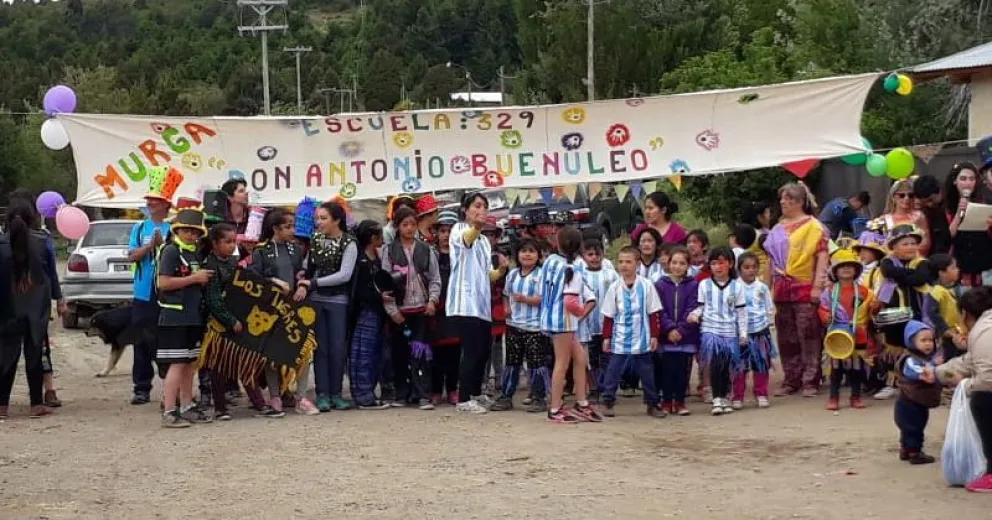 La Escuela del Pilar II despidió el año con una gran presentación de sus murgas