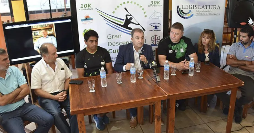 Pesatti acompañó la presentación del Gran Descenso del Curru Leuvu