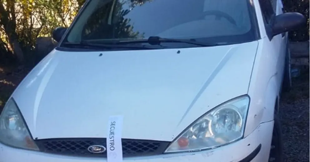 El vehículo en el que se movilizaban los delincuentes.