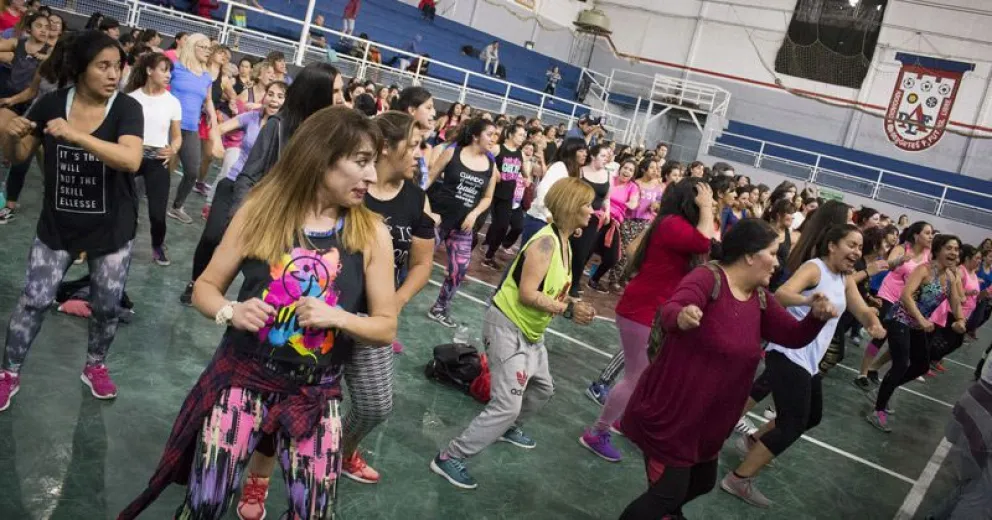 Cientos de personas bailaron zumba apoyando al pequeño Thiago y su familia