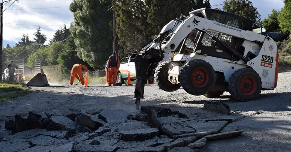Servicios Públicos retiró el asfalto de Campichuelo y El Chilco
