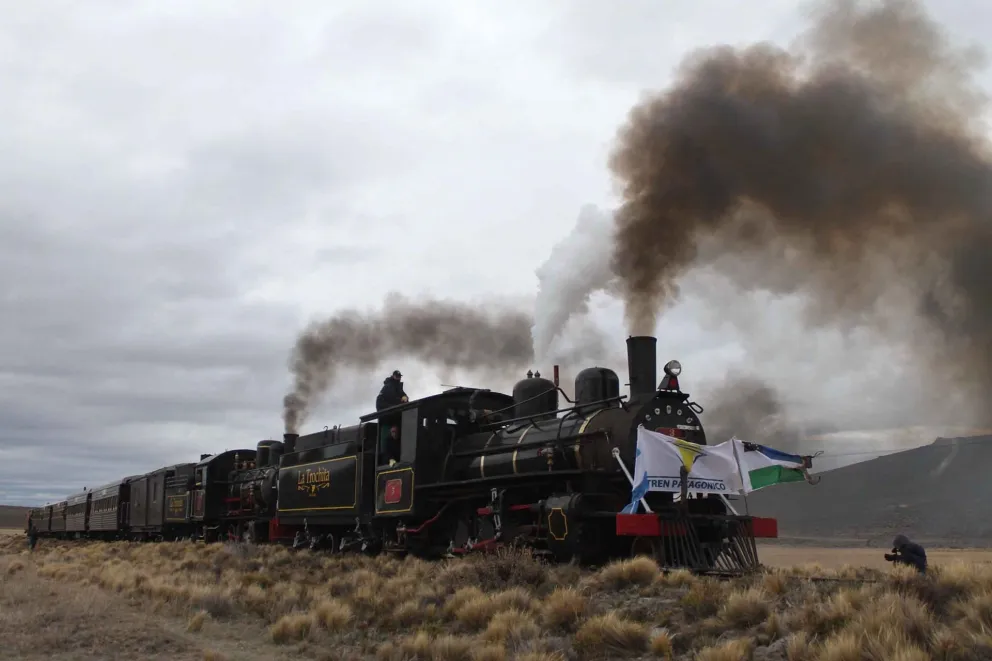La Trochita vuelve a viajar por la estepa rionegrina