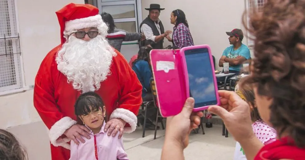Papá Noel llegó con su bolsa cargada de solidaridad al paraje Fitamiche