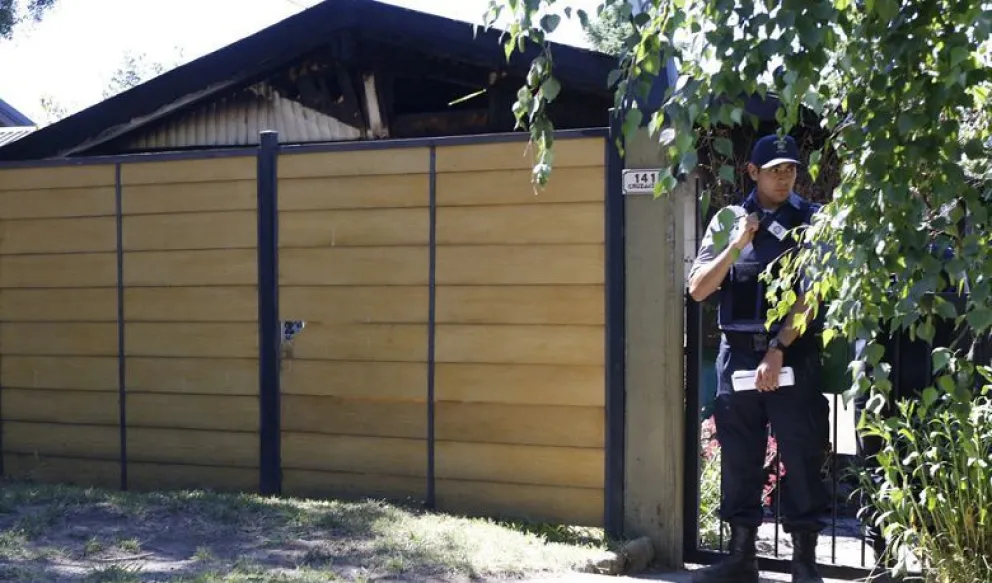Una mujer perdió la vida al quedar atrapada en el incendio de su vivienda