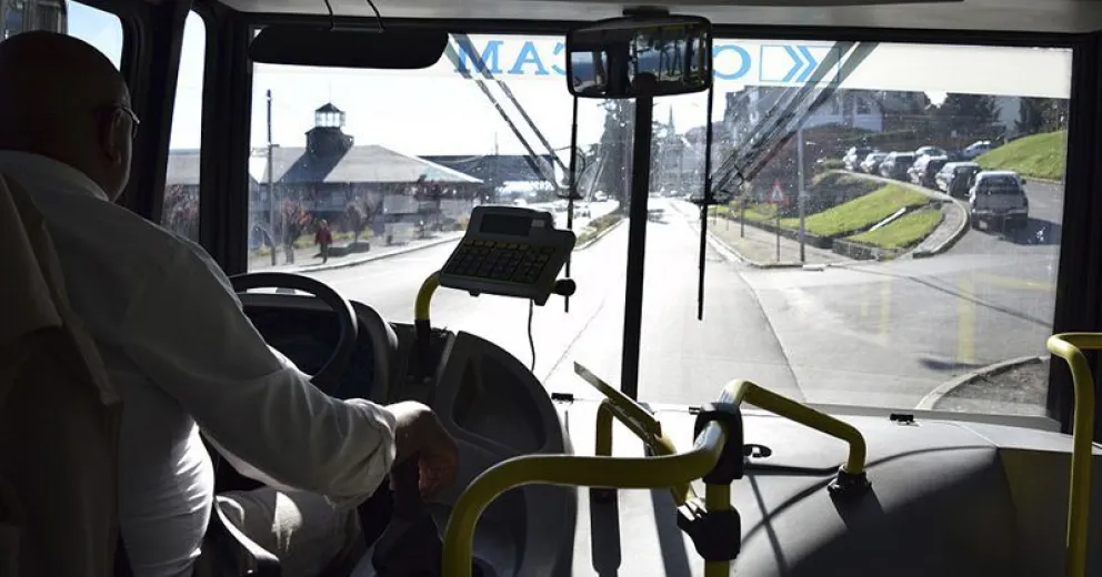 Los colectivos funcionan con horario reducido