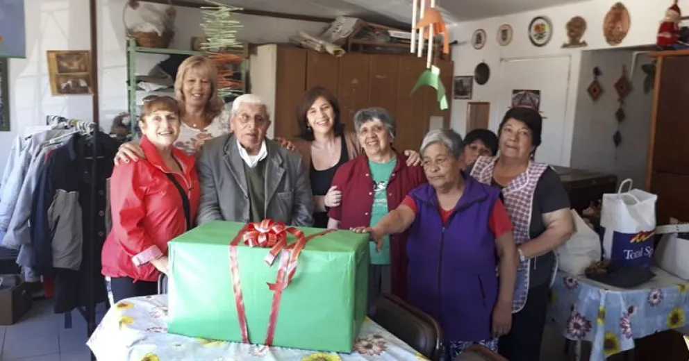 El Club Rotario Bariloche Nuevas Generaciones realizó donaciones a centros de abuelos