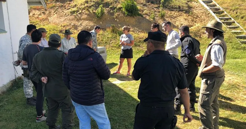 Reunión en Cascada Los Alerces por la búsqueda de Patricio Quintriqueo