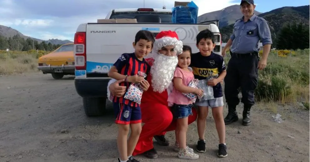 Papá Noel también visitó a los niños del oeste de Bariloche