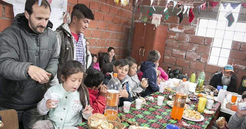 El Manitos de Amor despidió el año con un gran almuerzo