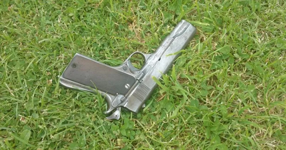 Dos detenidos por portación ilegal de un arma