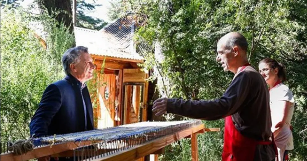 El presidente visitó a dos emprendedores en Villa Los Coihues