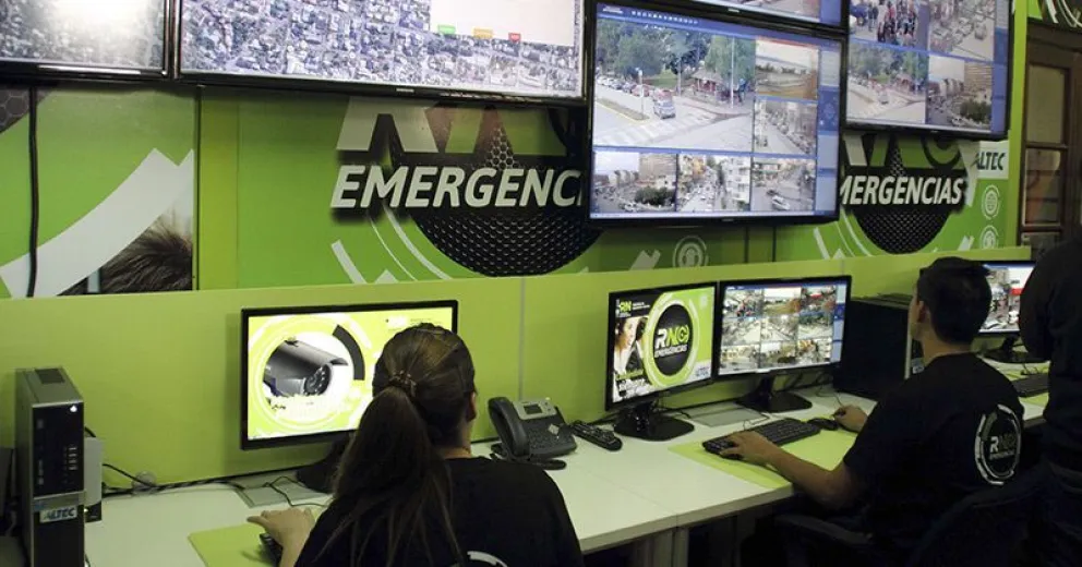 Operadores del RN Emergencias auxiliaron a turista alemana que había volcado