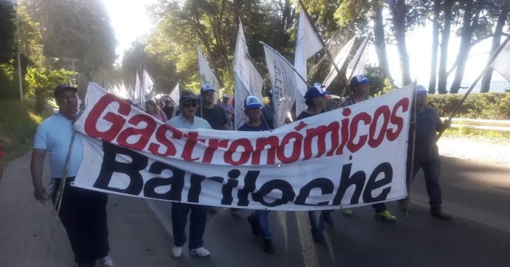 Hoteleros-gastronómicos se manifestaron sobre Bustillo el viernes pasado. 