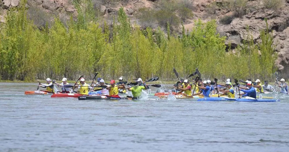 Ya se vive una nueva edición de la Regata del río Negro