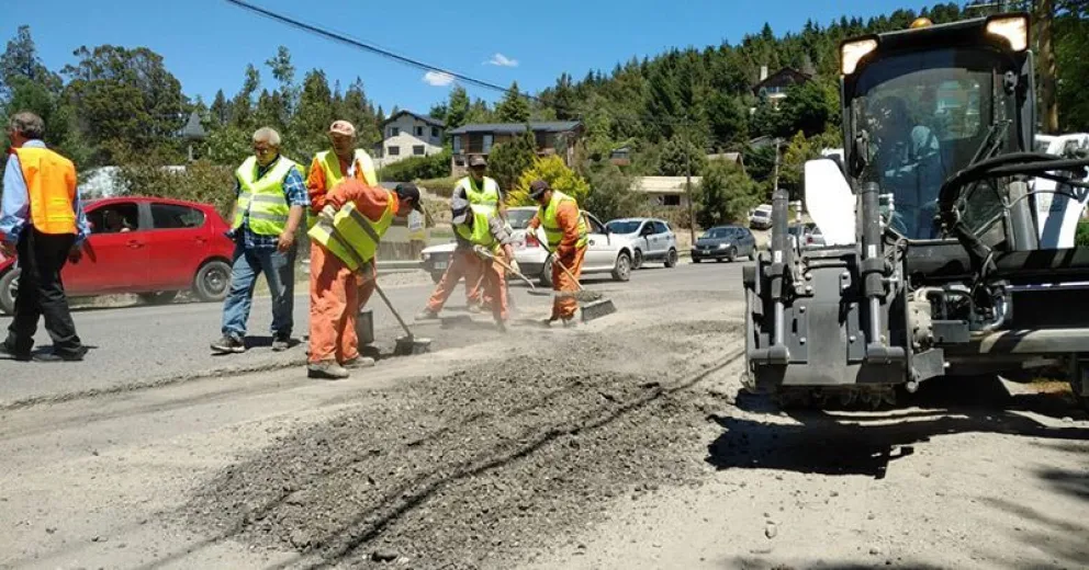 El municipio completó una jornada de bacheo simultáneo en la ciudad