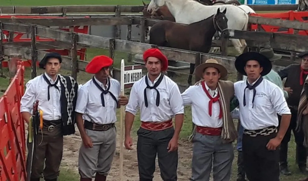 Jinetes rionegrinos mostraron toda su destreza en el festival de Jesús María   