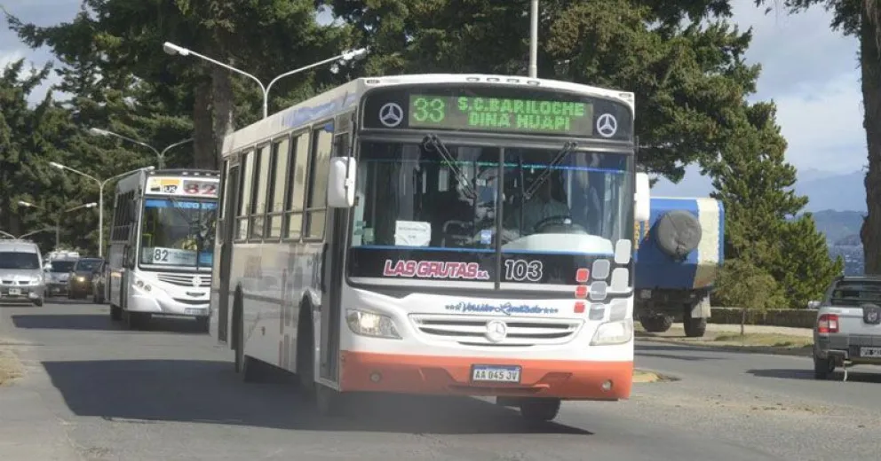 El intendente de Dina Huapi llevará al gobernador las firmas de vecinos por el transporte