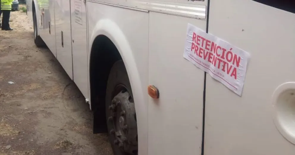Secuestraron dos micros turísticos que circulaban sin habilitación