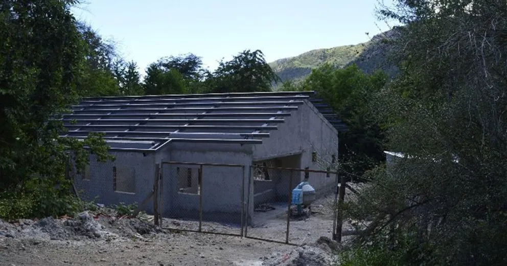 Vecinos de Los Coihues reclaman porque sigue sin terminarse el jardín de infantes