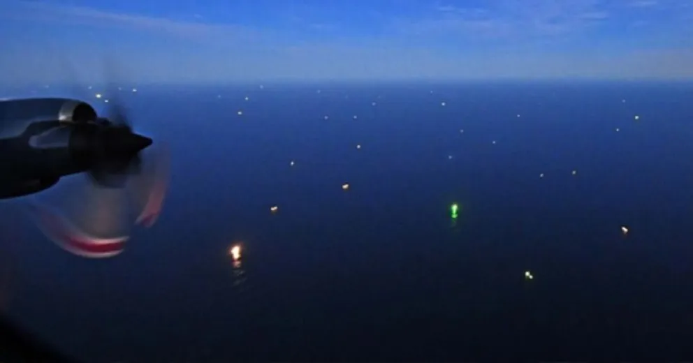Más de 350 barcos extranjeros depredan el mar argentino