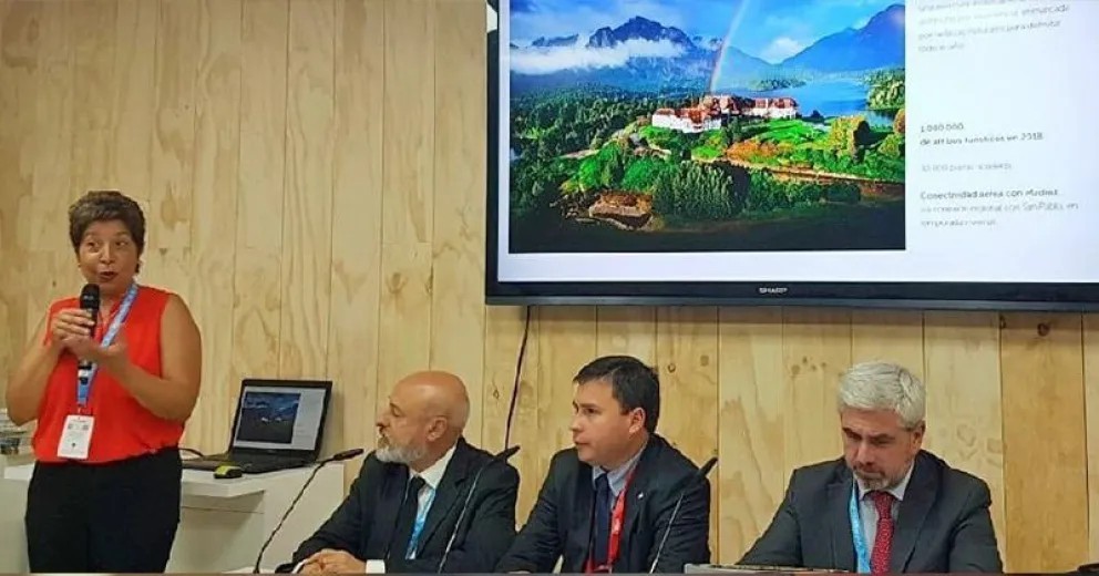 Firmaron un acuerdo de conectividad aérea entre Bariloche, Iguazú y Salta