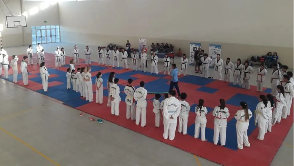 Metodólogo de la Selección Nacional de Taekwondo trabajó con chicos de Bariloche