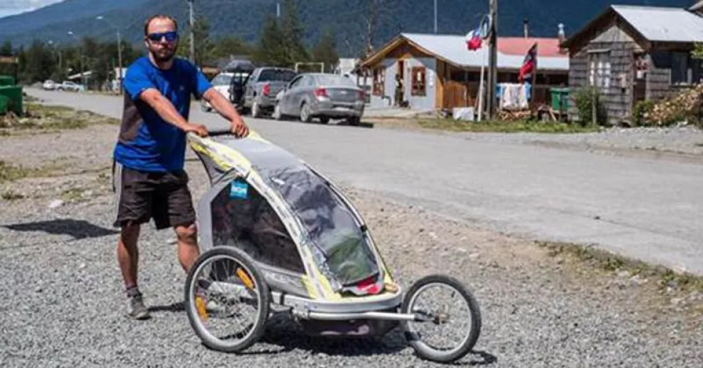 Un esloveno que quiere unir Ushuaia y Alaska a pie, llegará pronto a Bariloche