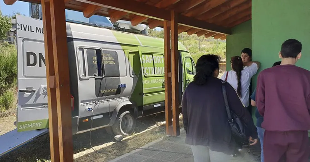 Está en funcionamiento la oficina móvil del Registro Civil en Bariloche   