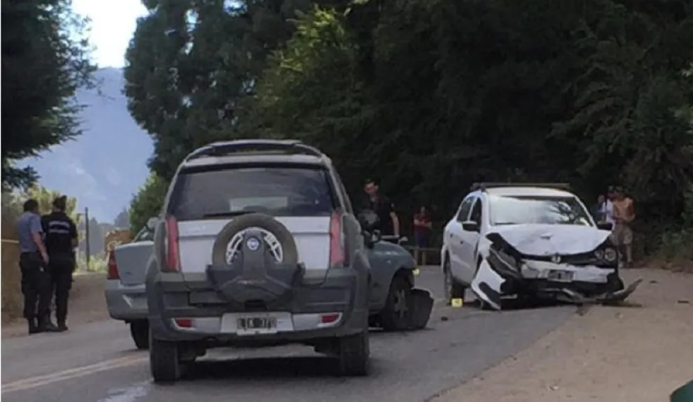 Cuatro autos involucrados en un accidente en cadena en Avenida Bustillo