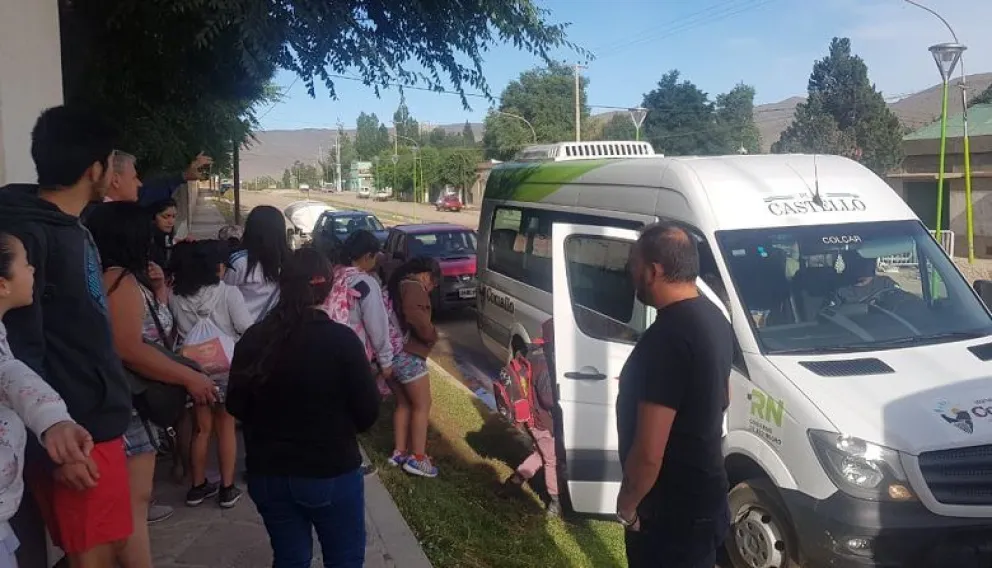 Un transporte escolar y maquinaria para Comallo gracias al Plan Castello