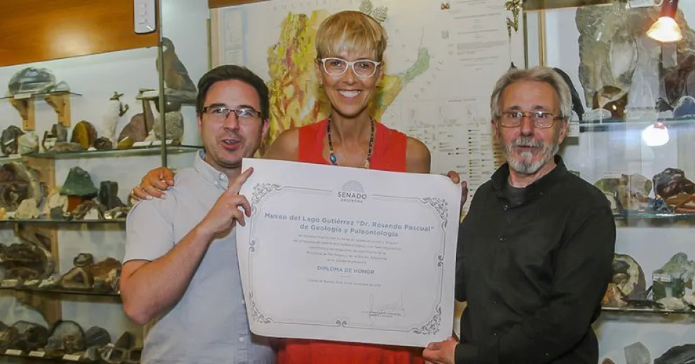 García Larraburu distinguió al Museo de Geología y Paleontología: “No hay que dejar que les roben la pasión"