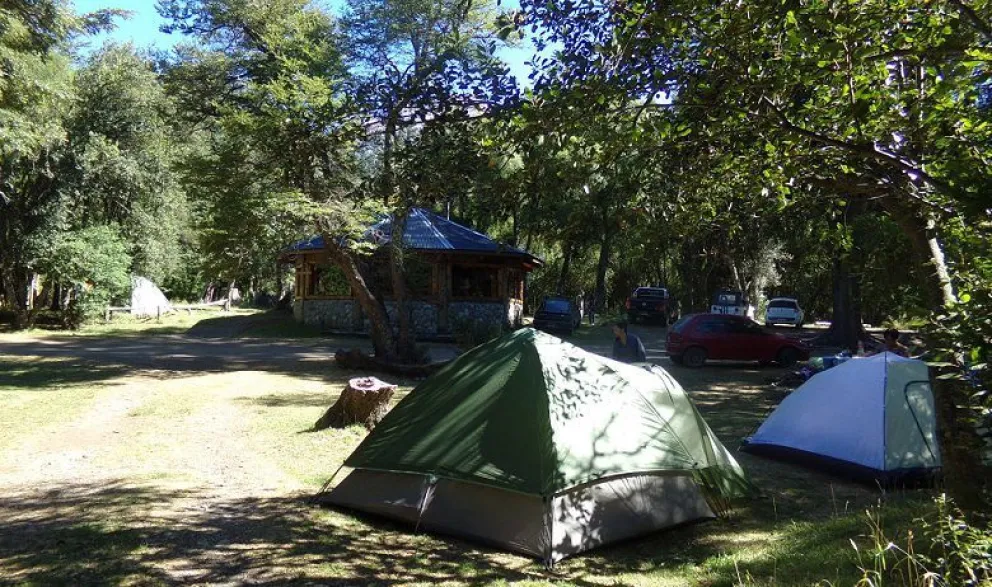 El camping intercultural Relmu Lafken, a la vera del lago de los Siete Colores: una historia para conocer
