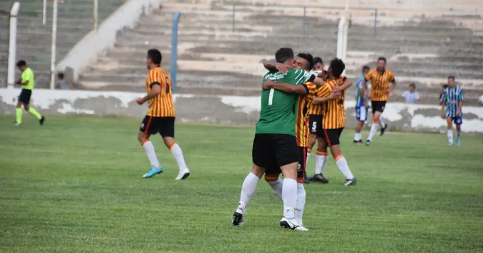 El debutante Trigo Conte y Jorge Mansilla celebraron el triunfo en tierras neuquinas.