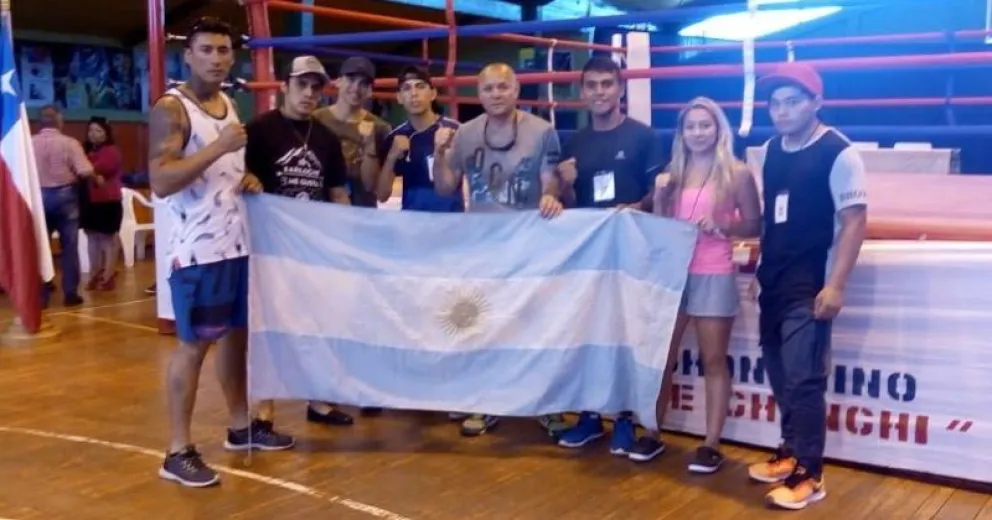 Boxeadores locales de la escuela “Puños de Dios”, se lucieron en el Sudamericano