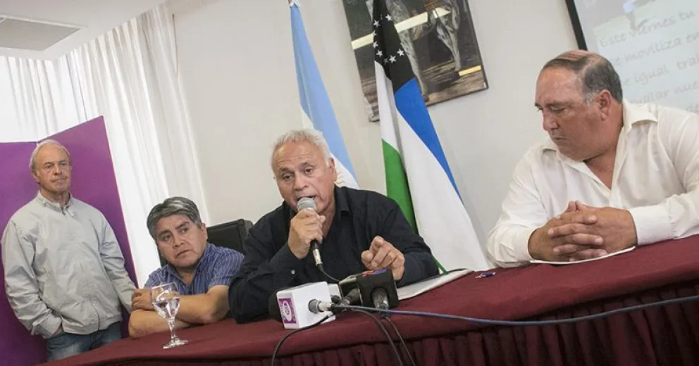 El sindicato gastronómico insiste en que los trabajadores pierden más de un sueldo por año